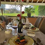Chateau Les Tourelles 3* ברטרי