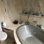 לינה וארוחת בוקר Chateau Les Tourelles 3*