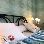 Chateau Les Tourelles לינה וארוחת בוקר 3*