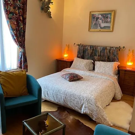 Chateau Les Tourelles Panzió Bertrix