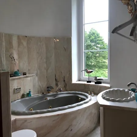 Chateau Les Tourelles 3*