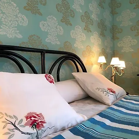 Chateau Les Tourelles Bed & Breakfast